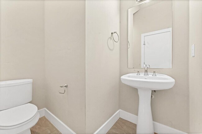 Building Photo - 4411 Hershe St