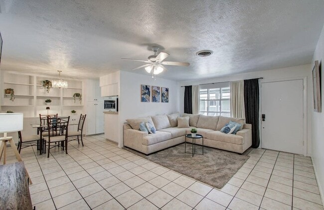 Foto del edificio - 5542 Holly St