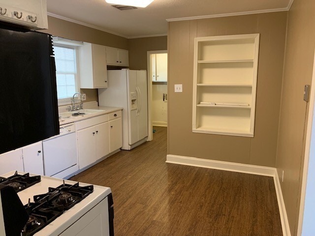 Building Photo - Price Drop!!! Large 3 Bedroom/2 Bath Home