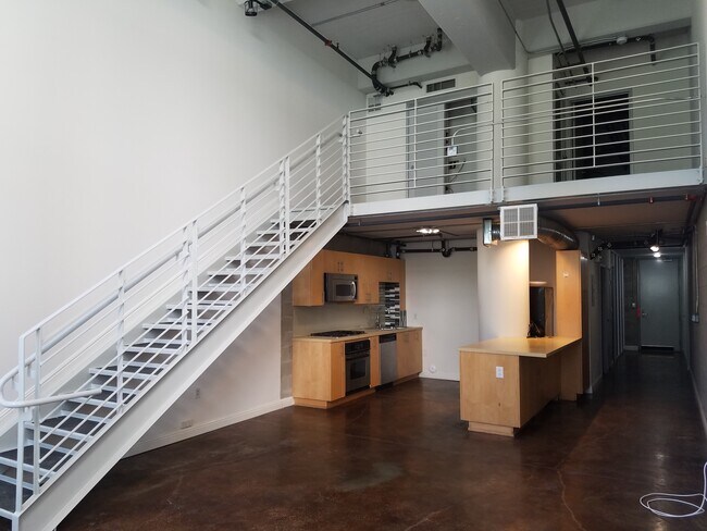 Building Photo - 1130 S FLOWER St