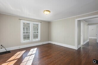 Building Photo - 647 Fairview Ave NE