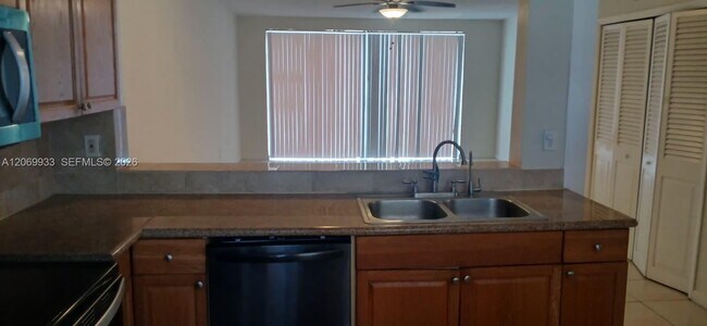Foto del edificio - 1591 NE Miami Gardens Dr