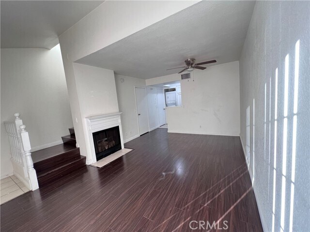 Foto del edificio - 8167 Vineyard Ave