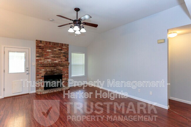 Building Photo - 904 Ballard Dr