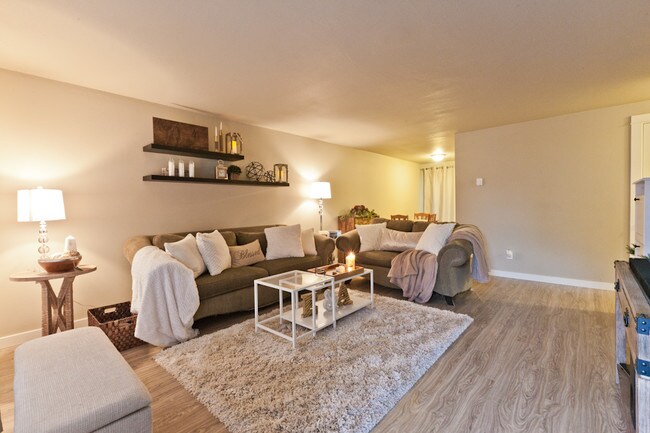 Interior Photo - 1341 W Hayes St