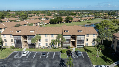 Building Photo - 811 Sky Pine Way