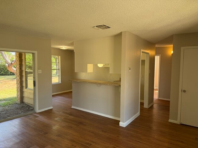 Building Photo - 4411 Jamestown Dr