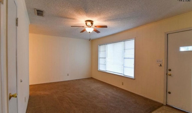 Building Photo - 3033 Moffett Ave