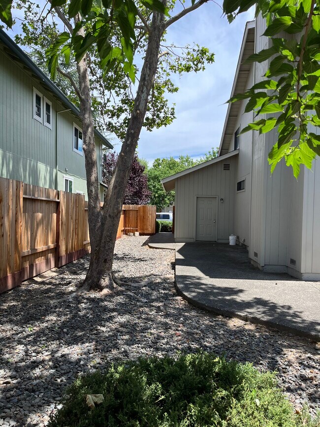 Building Photo - 170 Elsbree Cir