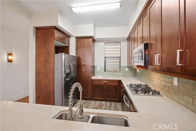 Foto del edificio - 395 E 4th St