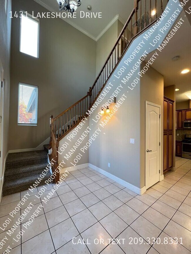 Foto del edificio - 1431 Lakeshore Dr