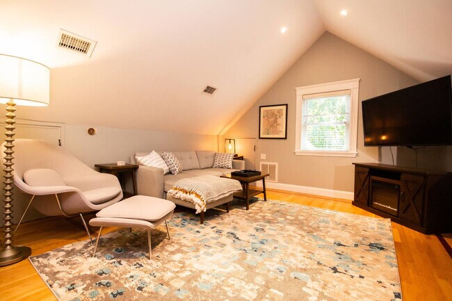 Foto del edificio - 247 Savin Hill Ave