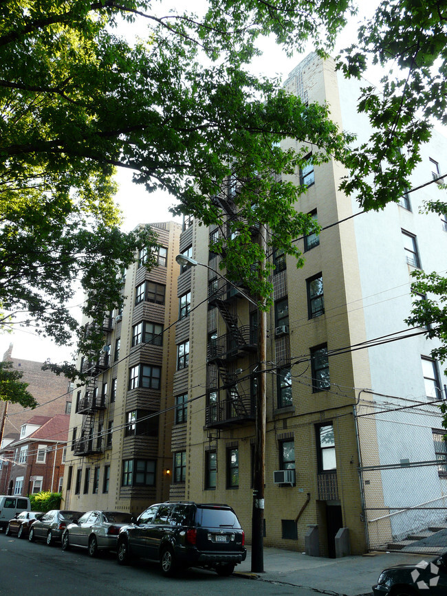 Foto del edificio - 3750 Bronx Blvd