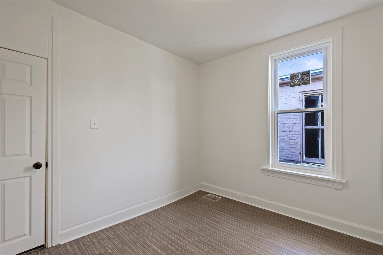 Primary Photo - Spacious 5 Bedroom Home Located in Harrisburg