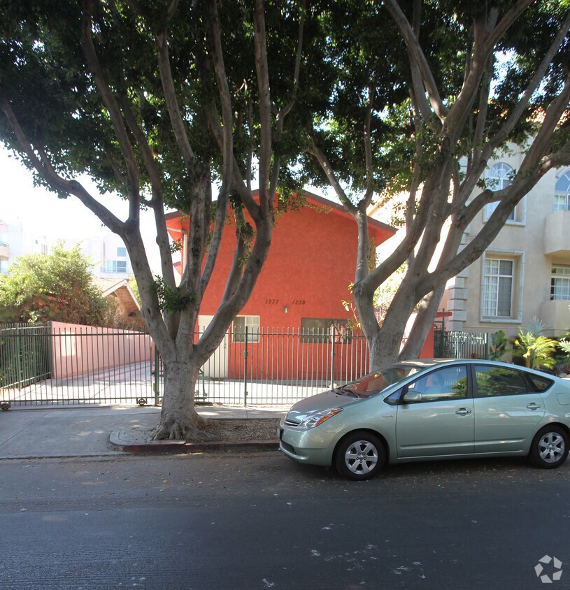 Foto del edificio - 1237-1239 N Cherokee Ave