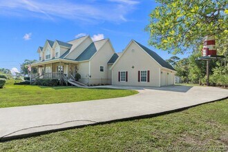 Building Photo - 405 SE Salerno Rd