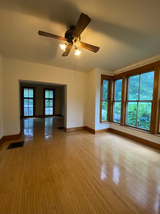 Building Photo - 3855 N Tripp Ave