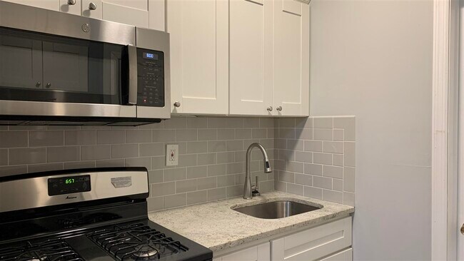 Building Photo - 161 14th St