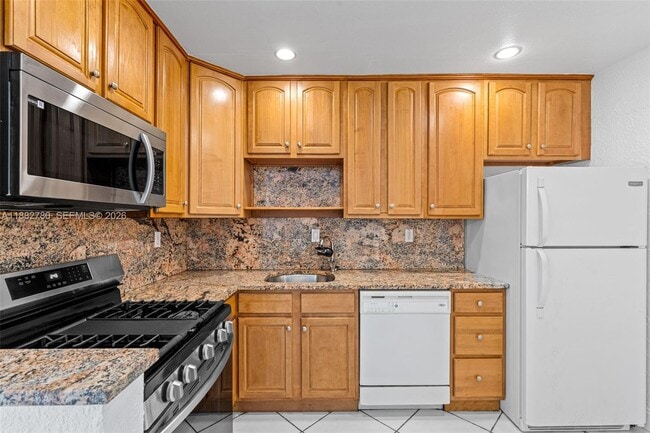 Building Photo - 8650 SW 67th Ave