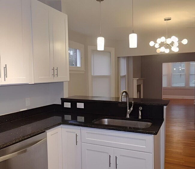 Foto del edificio - 2642 Madison Rd