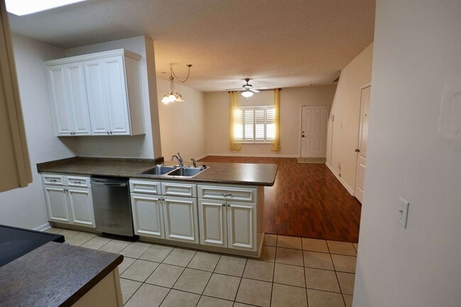Building Photo - 609 Glade Fern Way