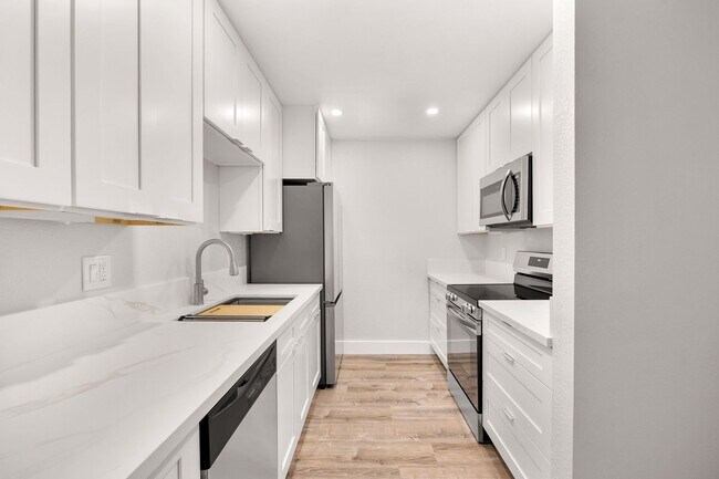 Foto del edificio - Fully Renovated 2-Bedroom Condo - Everything is NEW!