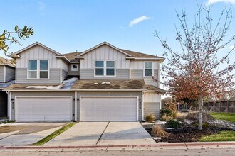 Building Photo - 1501 Roseburg Dr