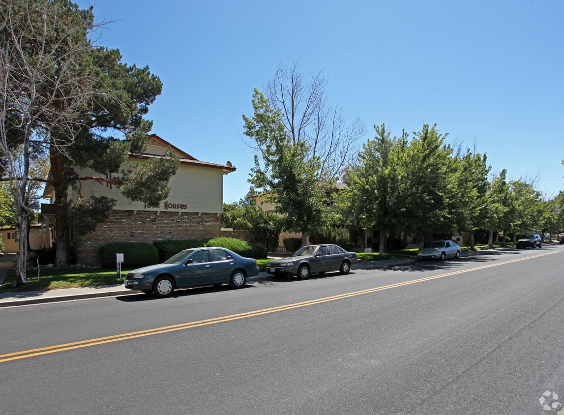 Building Photo - Harvard Court Townhomes