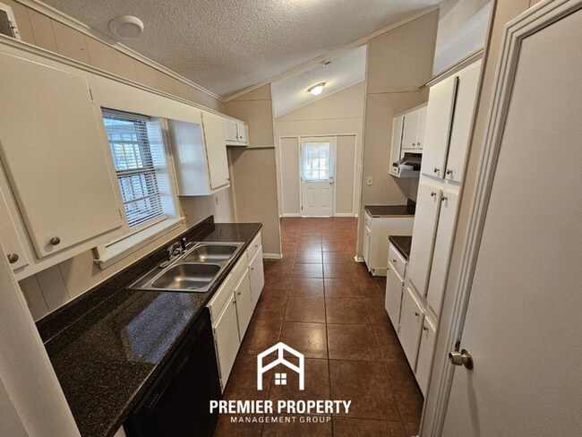 Photo - 2942 S.Mendenhall Road House