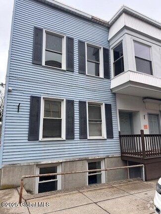 Building Photo - 2282 5th Ave