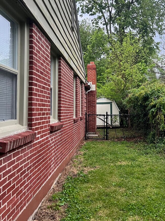 Foto del edificio - 1033 E Kingsbury St