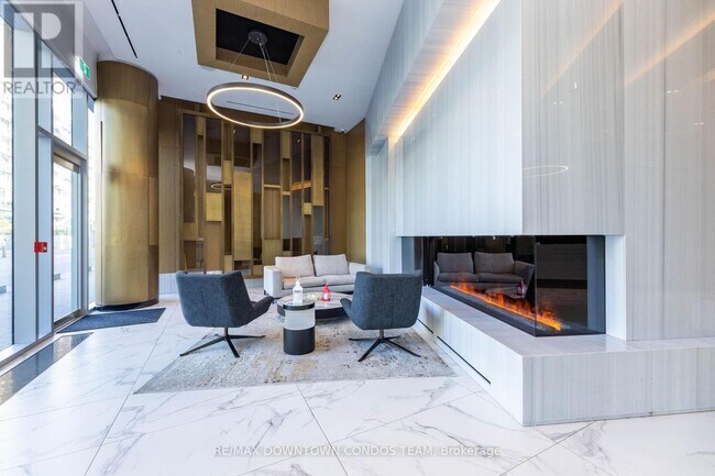Building Photo - 15 Queens Quay E