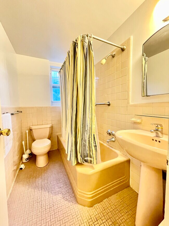 200 Cabrini Blvd Unit 35, New York, NY 10033 Room for Rent in New