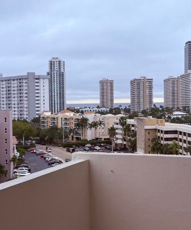 Foto del edificio - 401 Golden Isles Dr