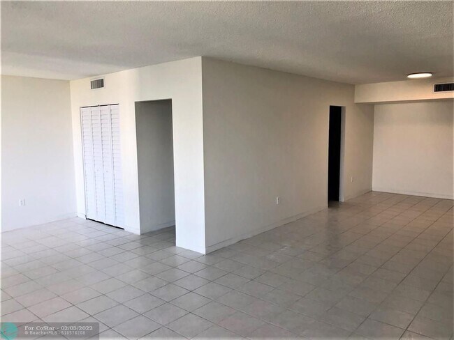 Foto del edificio - 3450 S Ocean Blvd