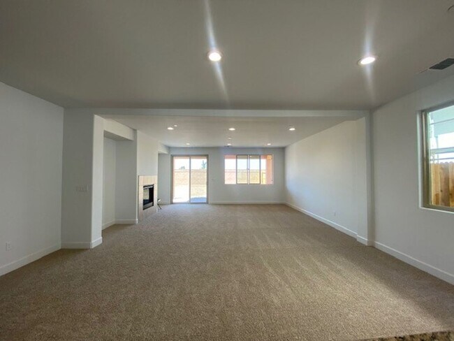 Building Photo - Woodside Home in NW Visalia coming soon!!