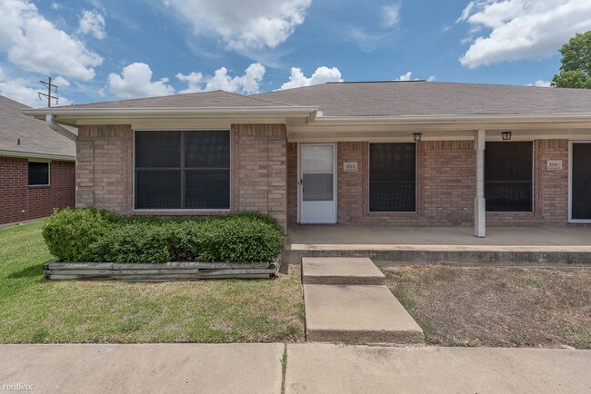 Building Photo - 3 br, 2 bath House - 1713 Rock Hollow Loop...
