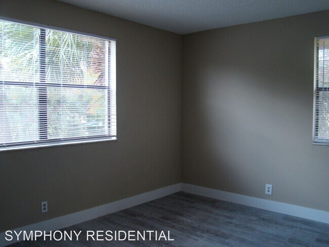 Foto del edificio - 11551-11585 NW 45th St