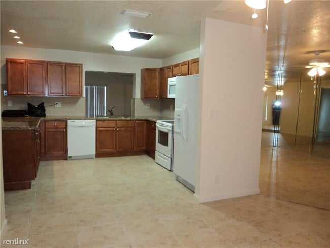 Building Photo - 6 br, 3 bath House - 610 SW 62nd Ave