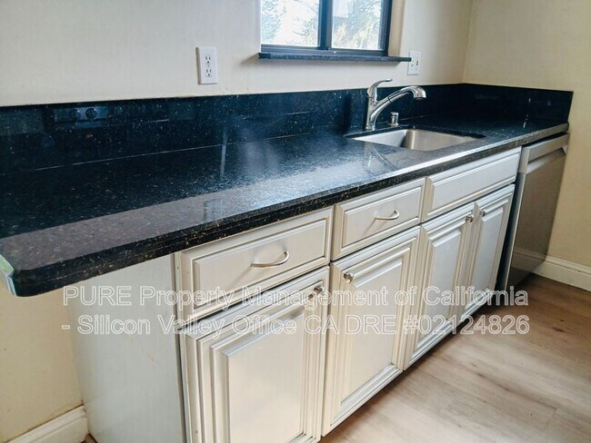 Foto del edificio - 7555 Sunset Way