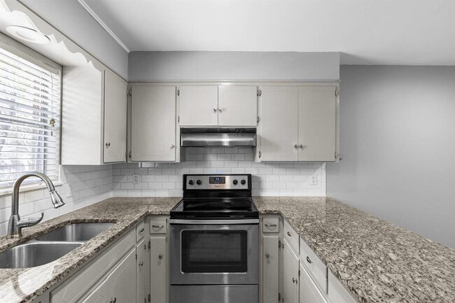 Building Photo - 2205 Lanier Dr