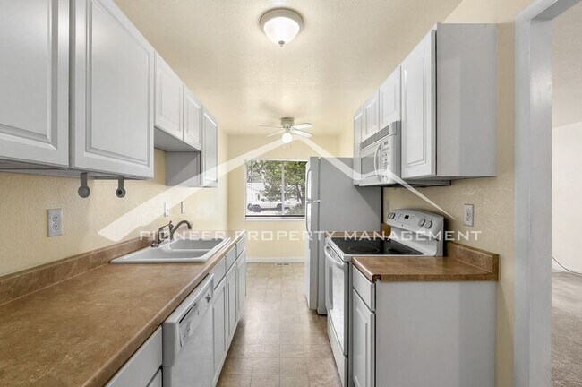 Foto del edificio - 3273 S Forest St