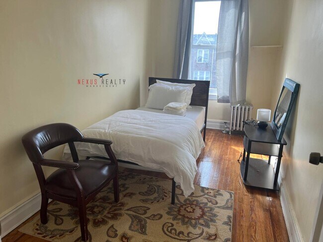 Foto del edificio - 33-19 69th St