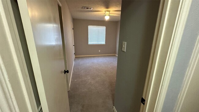 Building Photo - 8607 Knoll Forest Dr