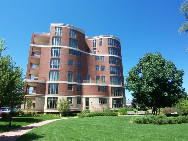 Foto del edificio - 520 S Washington St