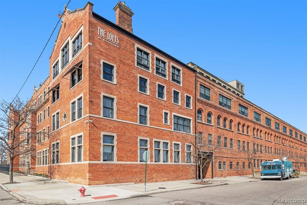 Primary Photo - 6533 E Jefferson Ave