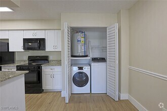 Building Photo - 5311 Summerlin Rd