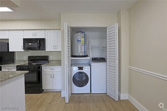 Building Photo - 5311 Summerlin Rd