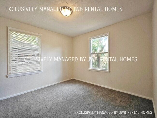 Foto del edificio - 1276 W 32nd St