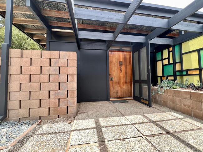 Building Photo - 1354 Carne Rd